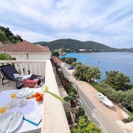 Terrace Studios With Panoramic Seaview Uble Екстер'єр фото