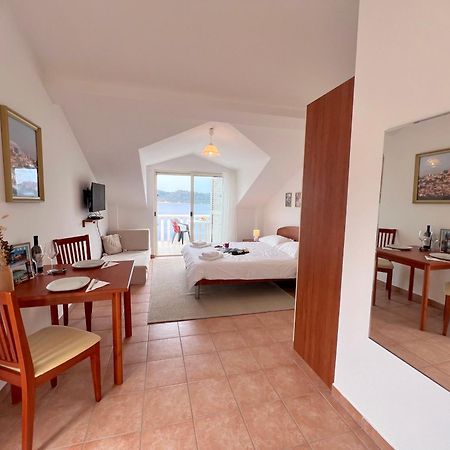 Terrace Studios With Panoramic Seaview Uble Екстер'єр фото