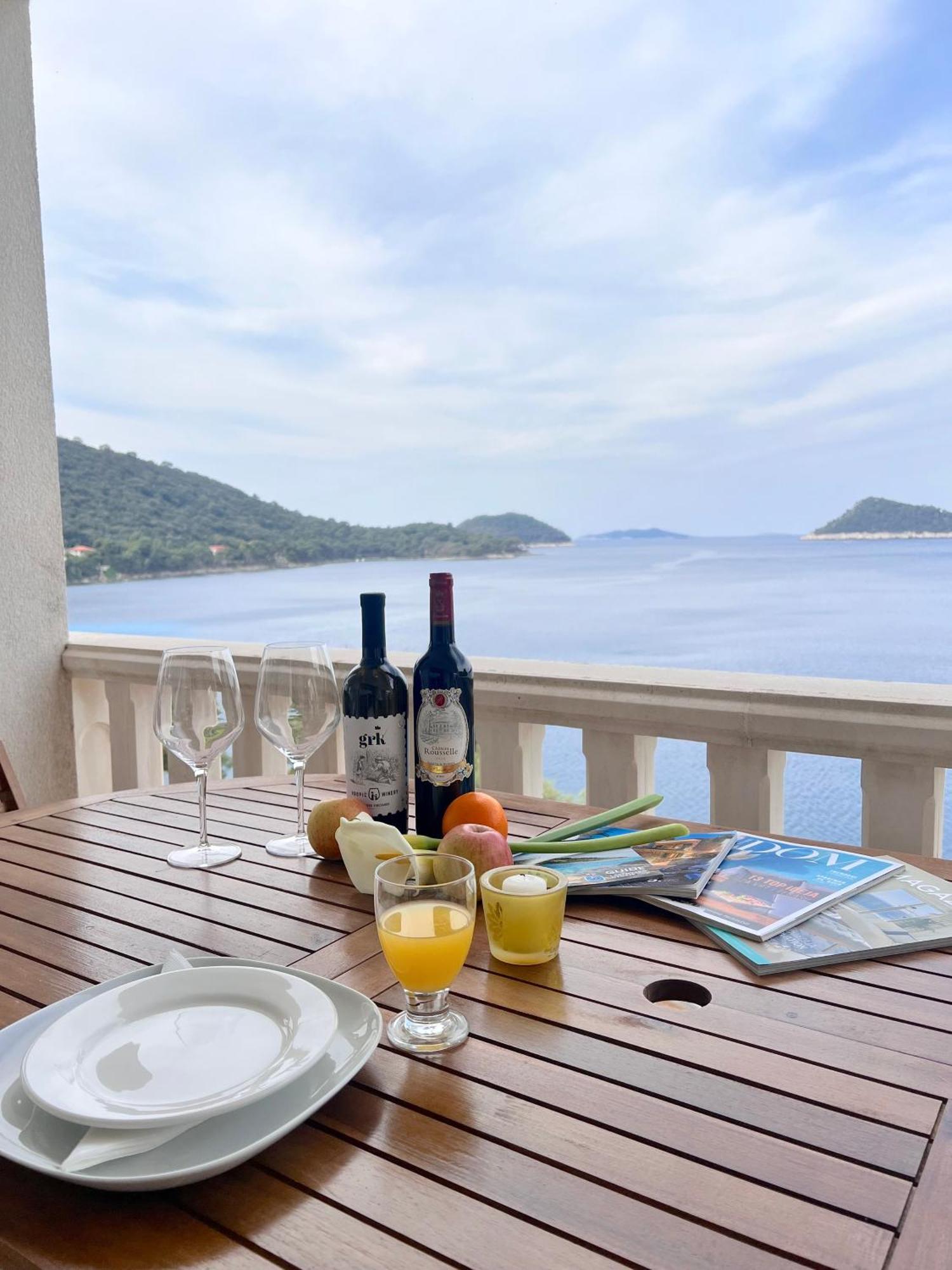 Terrace Studios With Panoramic Seaview Uble Екстер'єр фото