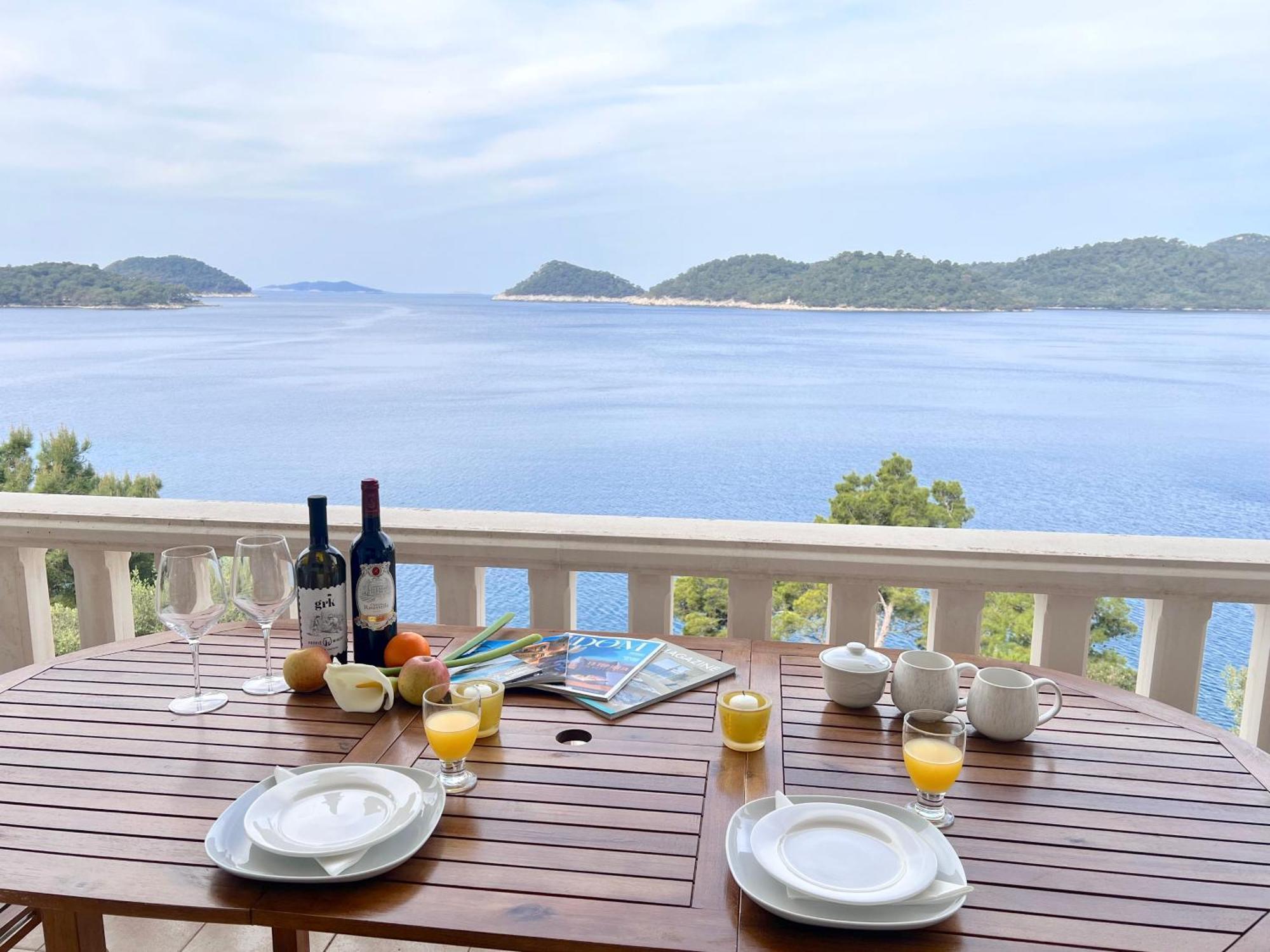 Terrace Studios With Panoramic Seaview Uble Екстер'єр фото