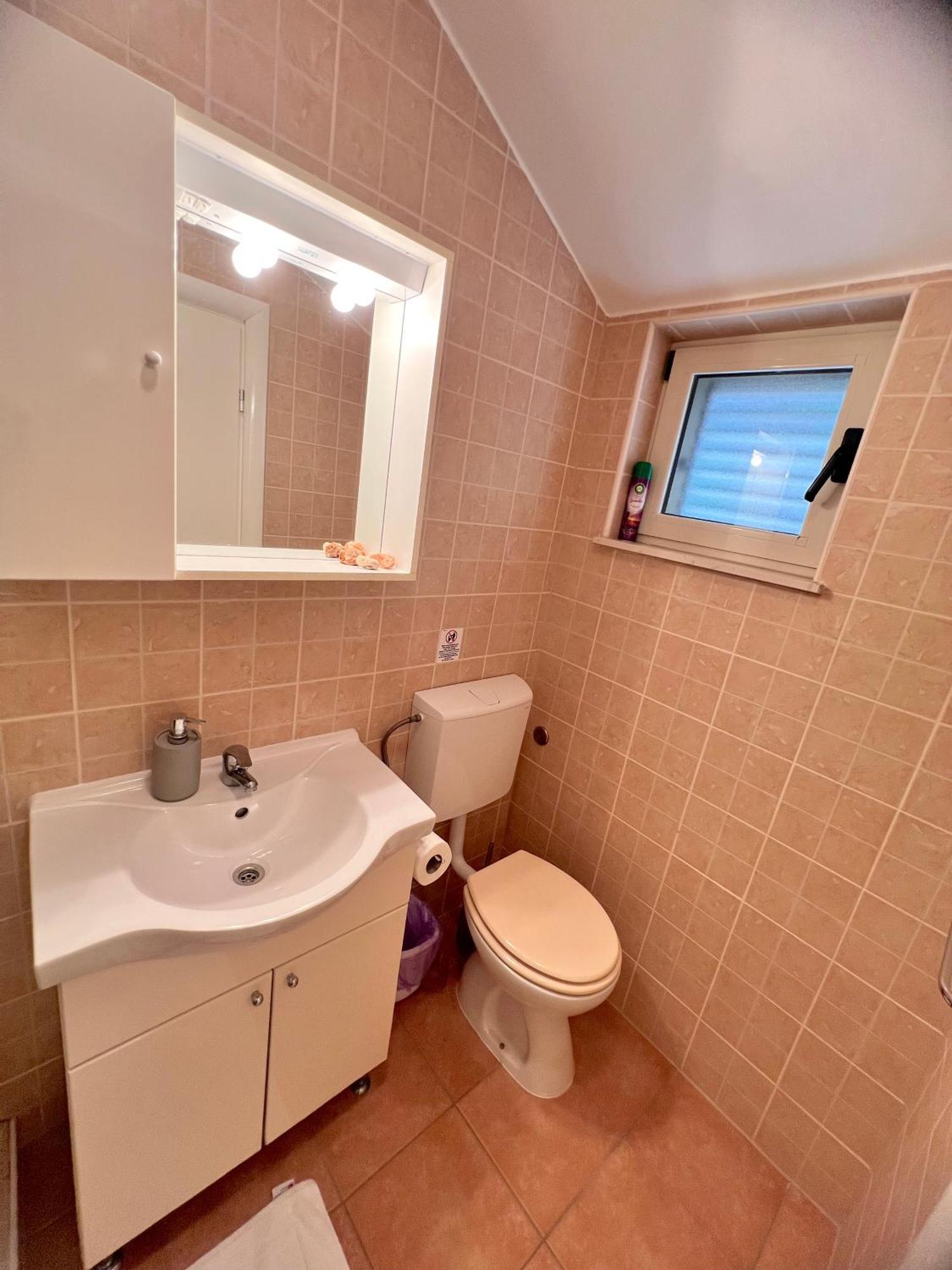 Terrace Studios With Panoramic Seaview Uble Екстер'єр фото