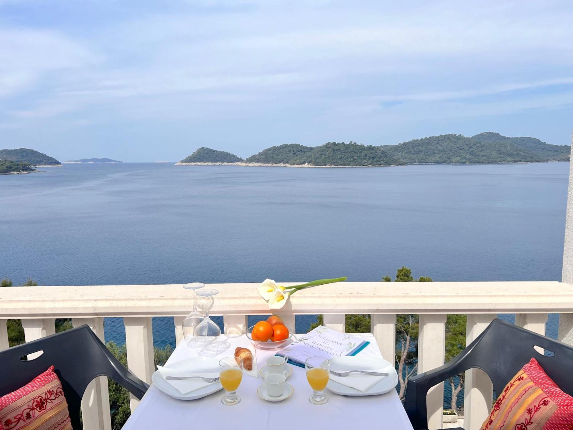 Terrace Studios With Panoramic Seaview Uble Екстер'єр фото