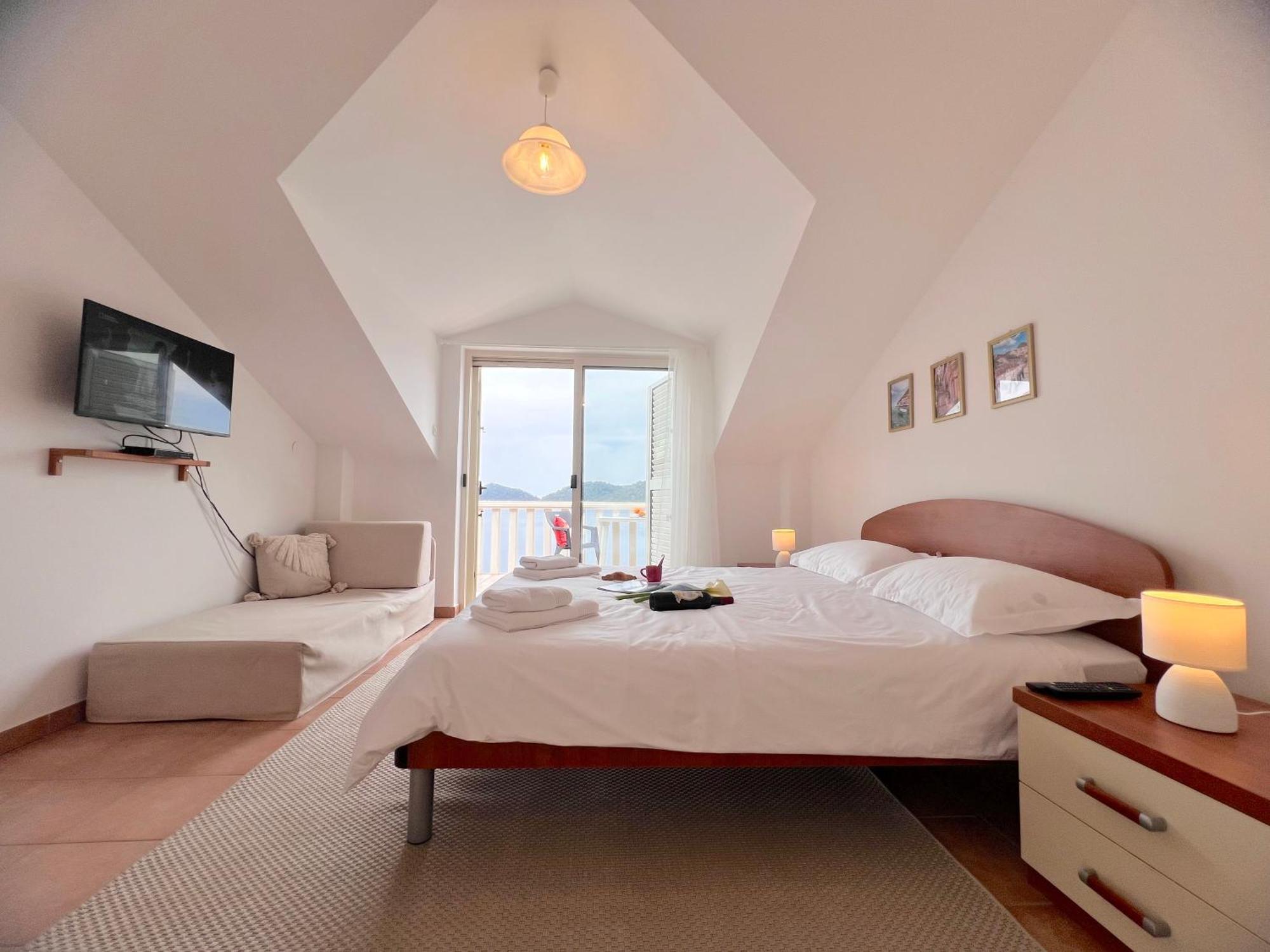 Terrace Studios With Panoramic Seaview Uble Екстер'єр фото
