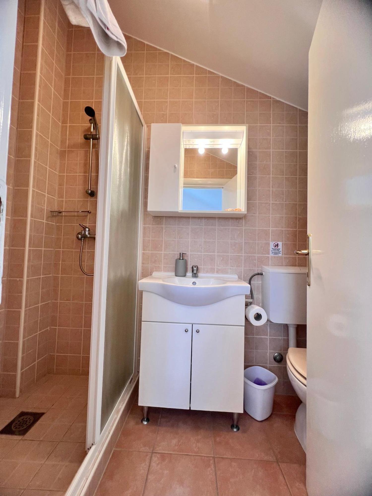 Terrace Studios With Panoramic Seaview Uble Екстер'єр фото