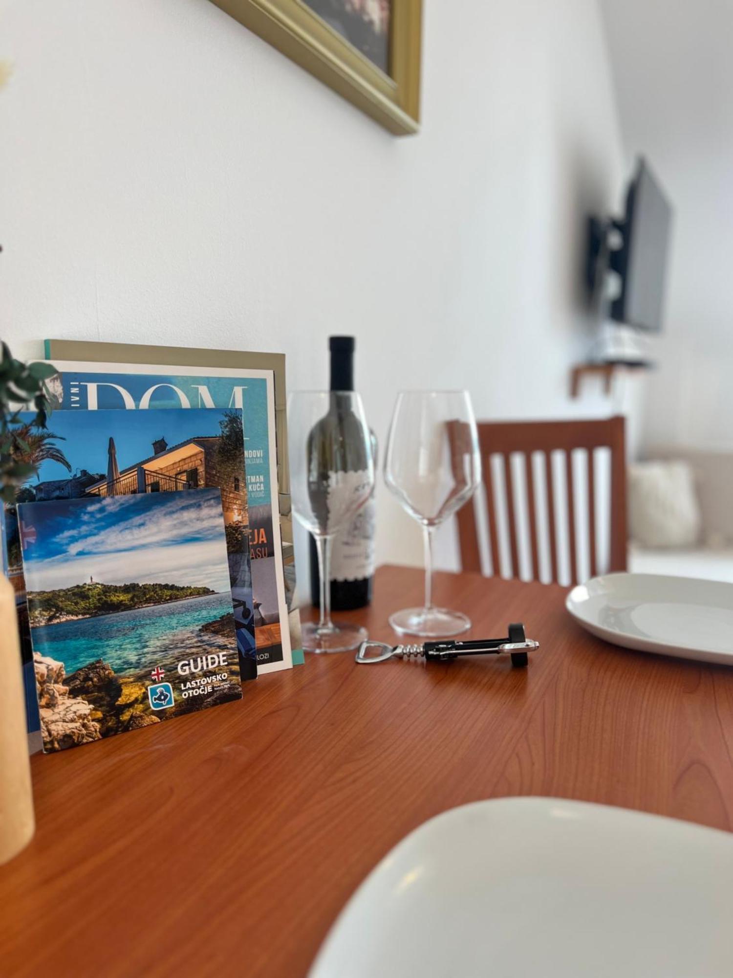 Terrace Studios With Panoramic Seaview Uble Екстер'єр фото