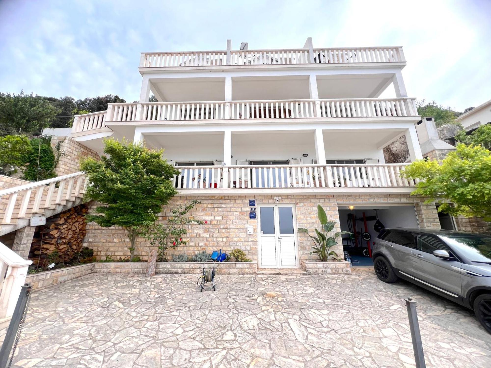 Terrace Studios With Panoramic Seaview Uble Екстер'єр фото