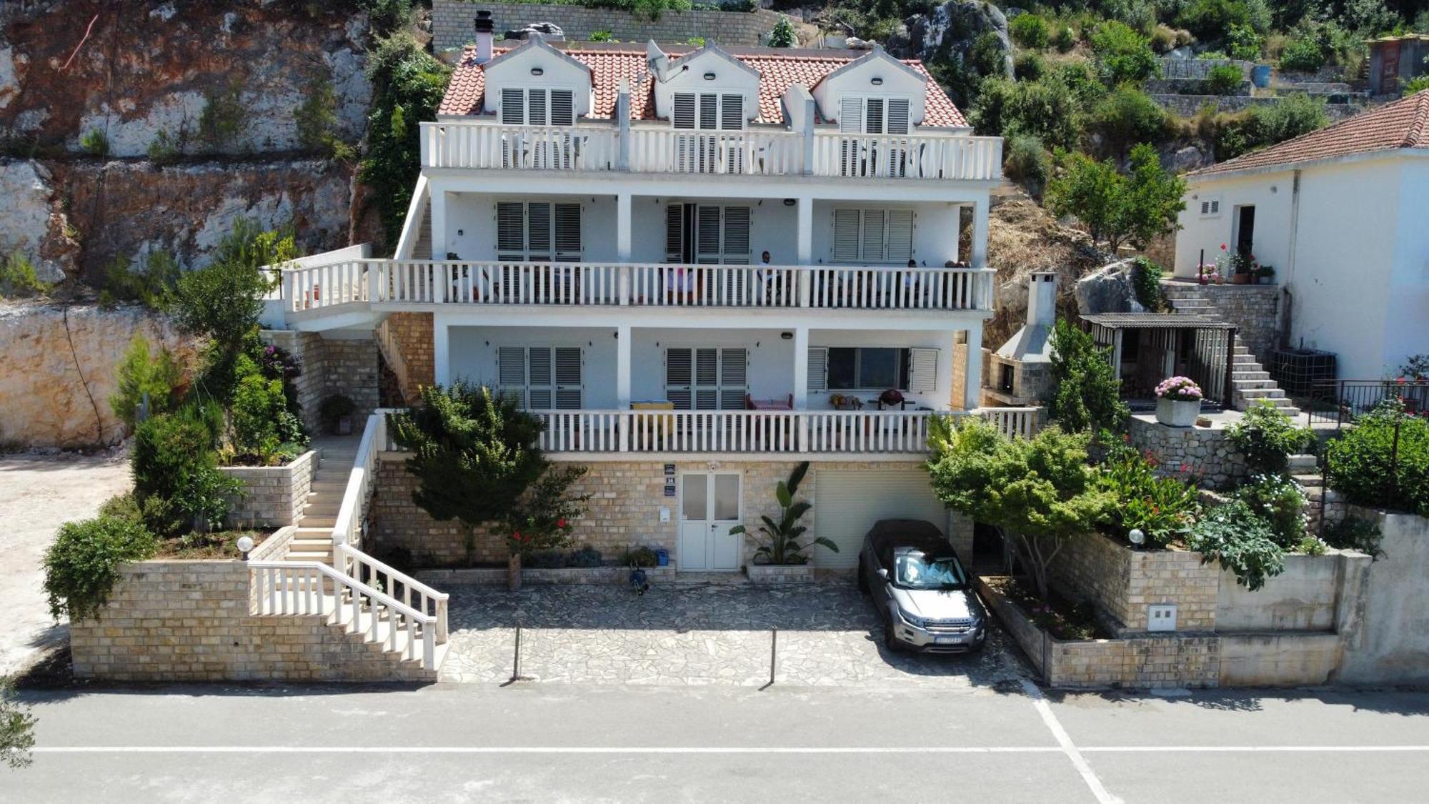 Terrace Studios With Panoramic Seaview Uble Екстер'єр фото